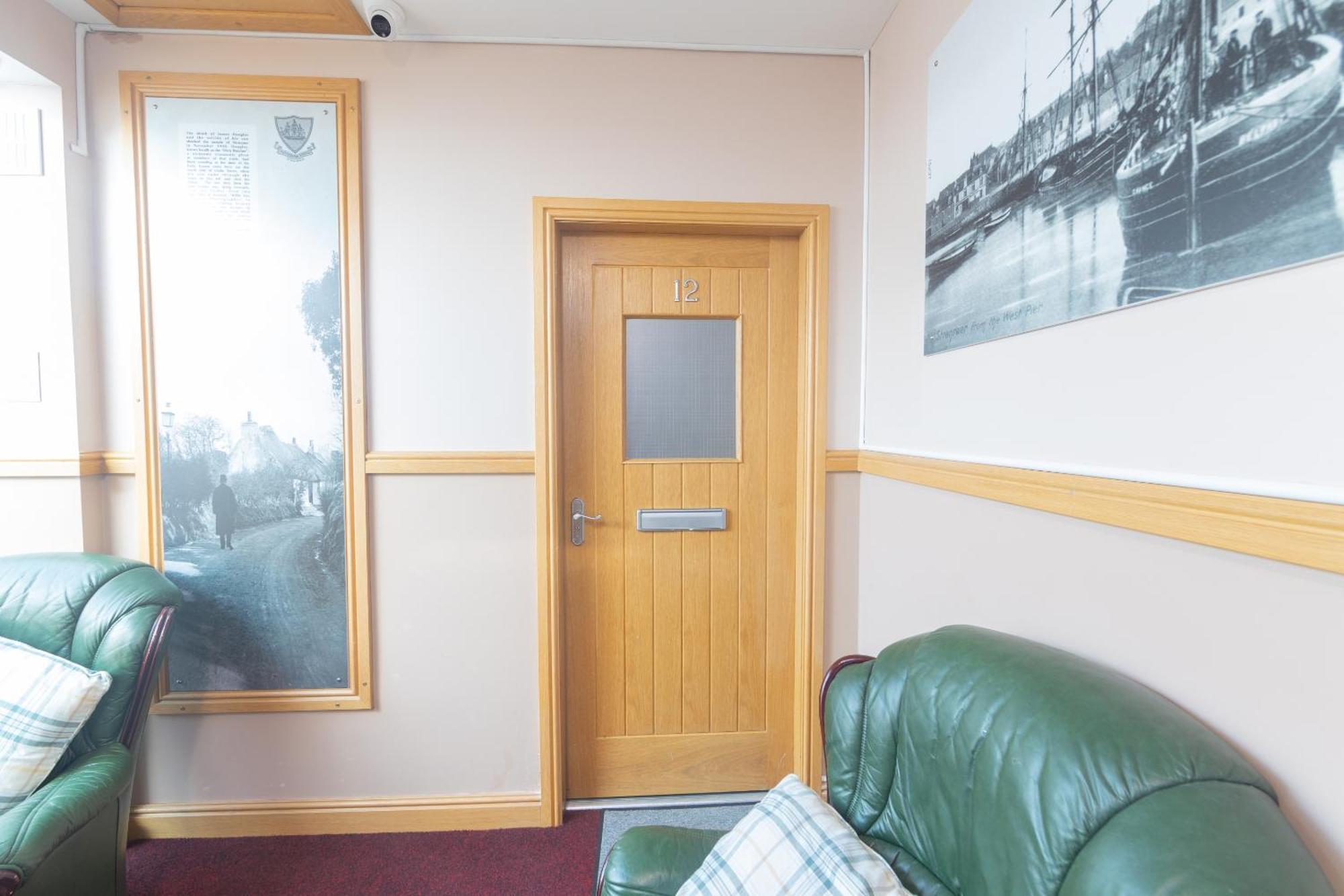Quay Head View Aparthotel ストランラー 部屋 写真